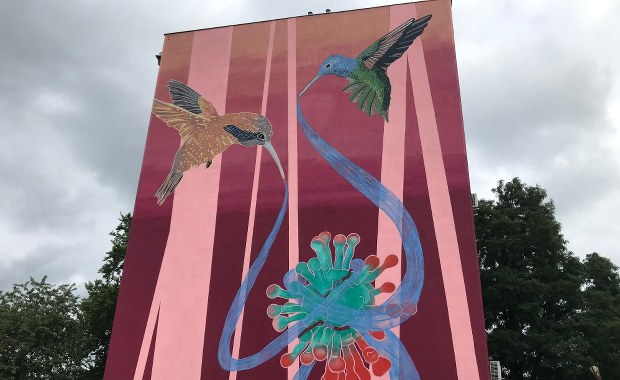 We Wrocławiu powstał mural zachęcający do szczepień przeciw Covid-19 
