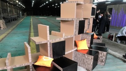 We Wrocławiu powstały meble z kartonu. Mają wiele zalet