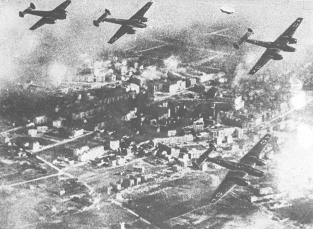 We wrześniu 1939 roku niemieckie samoloty przeprowadzały regularne naloty na polskie miasta /reprodukcja /PAP
