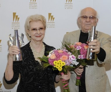 We wrześniu, podczas 40. edycji Festiwalu Filmowego w Gdyni, Jadwiga Barańska otrzymała Platynowe Lwy dla najlepszej polskiej aktorki. Gwiazda "Nocy i dni" w głosowaniu publiczności zebrała więcej głosów od Krystyny Jandy ("Przesłuchanie") oraz Danuty Szaflarskiej ("Pora umierać").

Film Jerzego Antczaka wybrano zaś najlepszym polskim filmem 40-lecia.

 