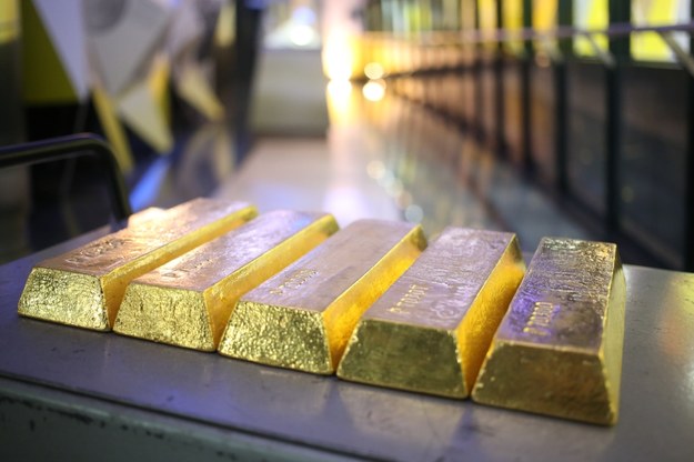 Wydał polecenie zwrócenia podejrzanemu 100 kg złota. Prokurator zawieszony