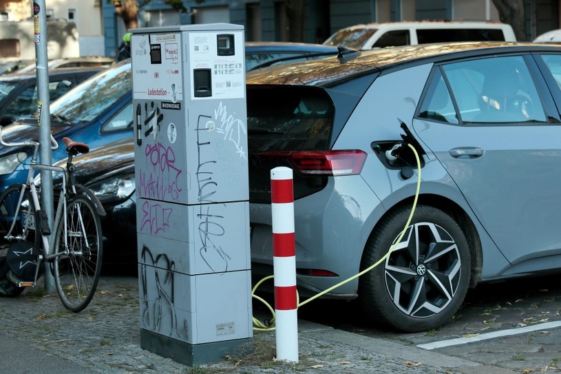 We wrześniu załamała się sprzedaż nowych aut elektrycznych w Niemczech /Getty Images