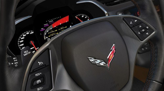 We współczesnych autach centralne wyświetlacze systemów multimedialnych mają zazwyczaj przekątną 5-7 cali. Ten pomiędzy zegarami Vette mierzy 8 cali. /Chevrolet