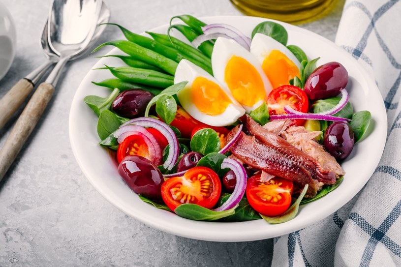 We wszystkich powyższych dietach ze spokojem można jeść warzywa zielonolistne, strączki, jaja, ryby a także oliwę i orzechy /123RF/PICSEL