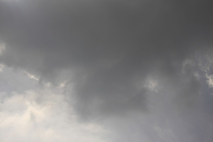 We wtorek chmury zamiast słońca /Surasak Saneha /123RF/PICSEL