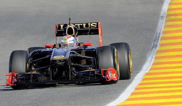 We wtorek nowy bolid Lotus Renault testował Witalij Pietrow. Nie obyło się bez małych problemów /AFP