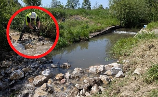 ​Wędkarze "naprawiają" Sankę. Trwa renaturyzacja tej rzeki