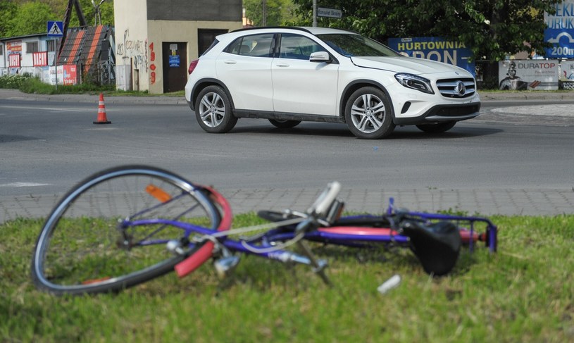 Według analizy IIHS wyższe nadwozia SUV-ów, odpowiedzialne są za poważniejsze obrażenia u potrąconych rowerzystów /Lukasz Solski/ /East News