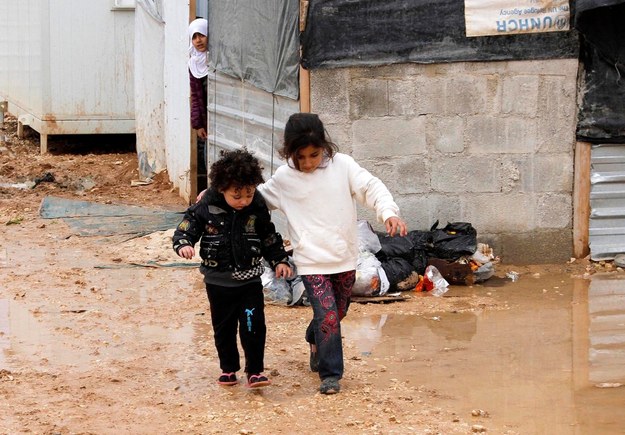 Według danych ONZ w Libanie zarejestrowano 835 tysięcy Syryjczyków, głównie dzieci, młodzieży, kobiet i ludzi w starszym wieku /JAMAL NASRALLAH /PAP/EPA