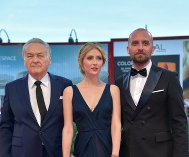 Według dziennika "Il Sole-24 Ore" bardzo interesujący, pełen napięcia thriller Skolimowskiego zasługuje na nagrodę. Recenzent położył nacisk na doskonały montaż, ale przede wszystkim na to, że opowieść ta zmusza do refleksji nad znaczeniem obrazu w dzisiejszym świecie. 