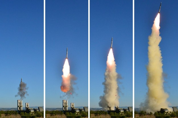Według ekspertów amerykańskiego wywiadu Korea Płn. jest w stanie sama produkować silniki rakietowe /KCNA /PAP/EPA