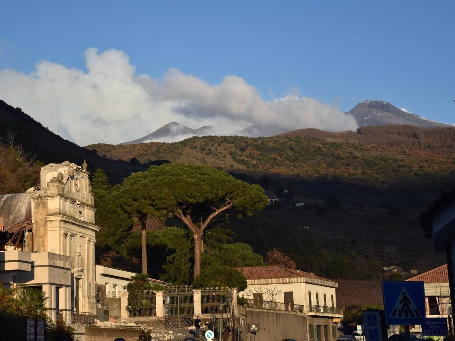 Według ekspertów, wewnątrz wulkanu skumulowała się duża energia /ORIETTA SCARDINO /PAP/EPA