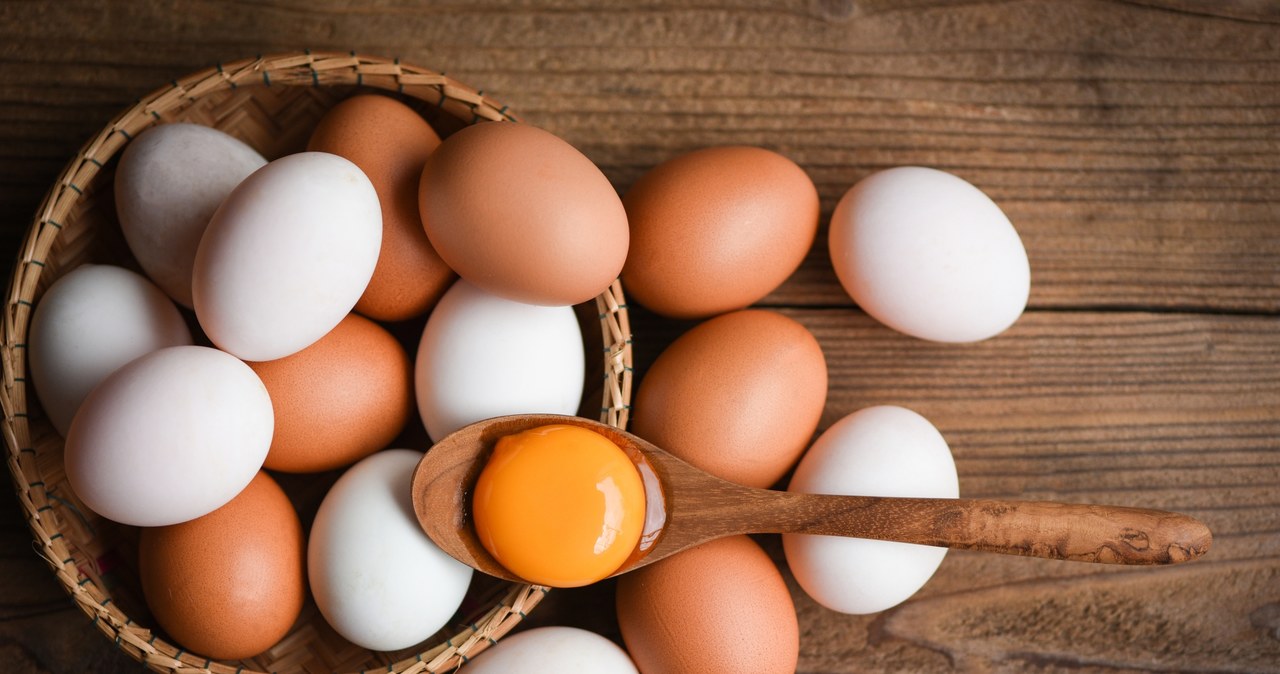 Według ekspertów z WHO możemy jeść nawet 10 jajek tygodniowo /123RF/PICSEL