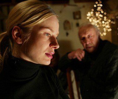 Według Ewy Wiśniewskiej, film jest "wiecznym snem o wiecznej potędze mężczyzny i jego możliwościach".

Z kolei Janusz Majewski uważał, że obraz "Po sezonie" powinien zainteresować przede wszystkim młode kobiety, "które czują się niedowartościowane, ponieważ ich niedojrzali mężczyźni często nie sięgają im do stóp".