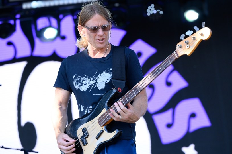 Oto nowy basista AC/DC? Grał z Celine Dion i... Shakirą! - Muzyka w ...