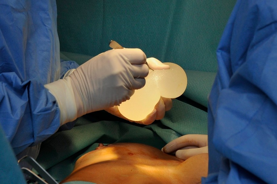 Według firmy Cereplas implanty te nie były eksportowane bezpośrednio do Polski /BRUNO BEBERT    /PAP/EPA