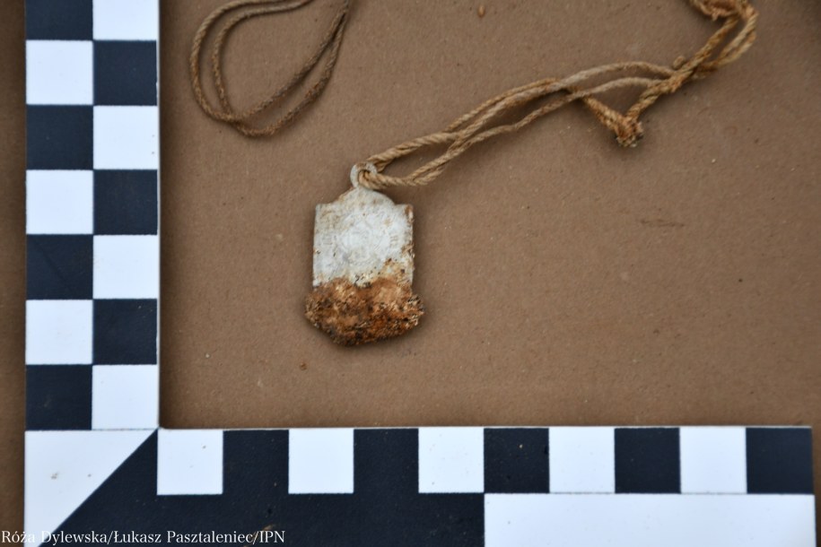 Według historyków IPN na cmentarzu przy ul. Unickiej, w nieoznakowanych grobach, mogło zostać pogrzebanych nawet ok. 400 osób - głównie zabitych lub zmarłych w komunistycznym więzieniu na Zamku Lubelskim w latach 1944-54. /Instytut Pamięci Narodowej /