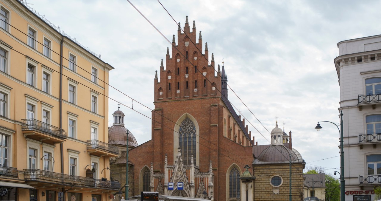 Według Jana Długosza pożar kościoła dominikanów w XV wieku był wynikiem alchemicznego eksperymentu /123RF/PICSEL