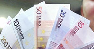 Według KE wsparcie z pieniędzy publicznych powinno wynieść 22-50 mld euro /AFP