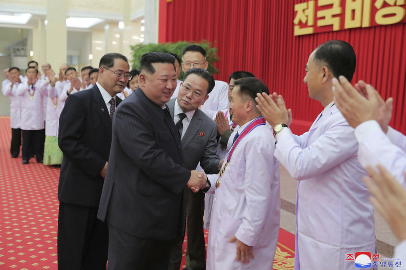 Według Kim Dzong Una Korea Północna wygrała z pandemią koronawirusa /KCNA via KNS/Associated Press/East News /East News