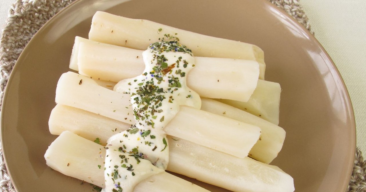 Według legend wierzono, że skorzonera neutralizuje jad żmii /heikerau /Canva Pro