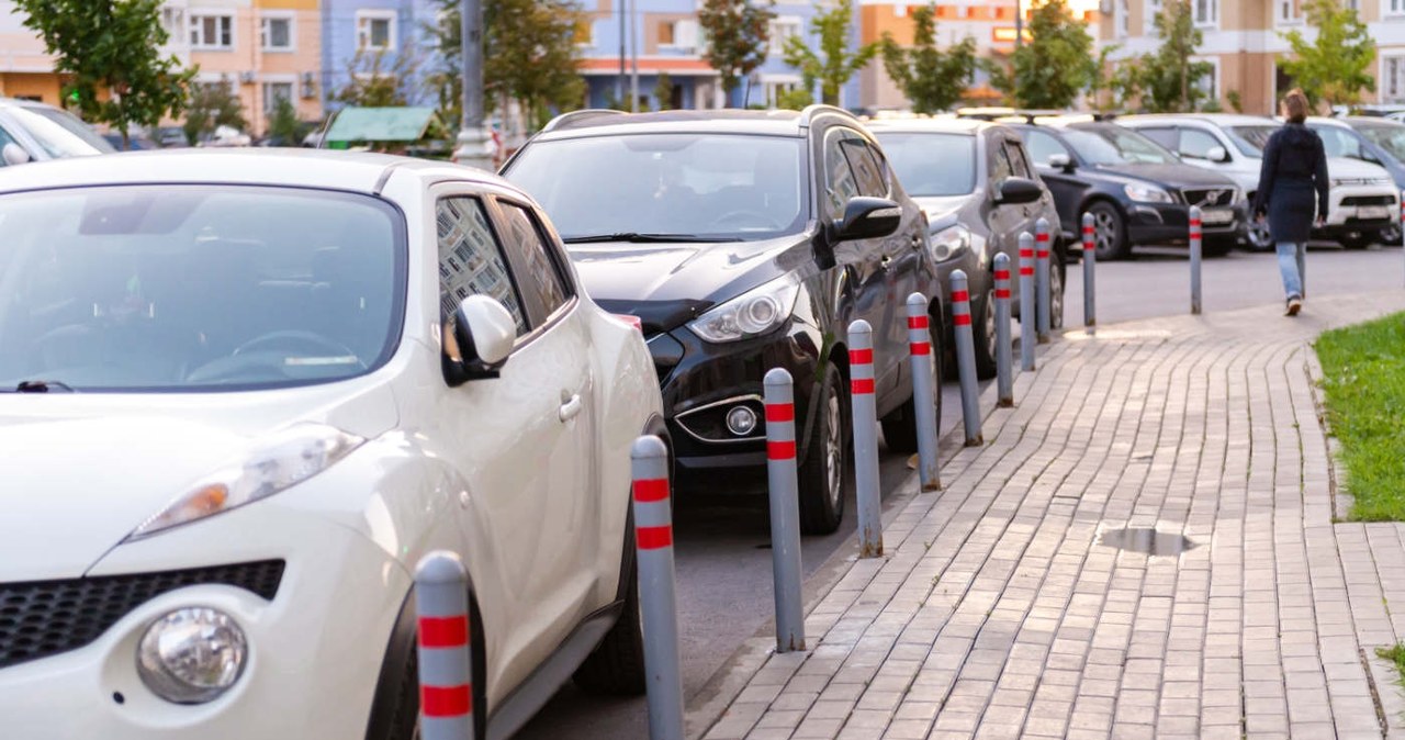 Według najnowszych badań SUV-y szkodzą europejskim miastom /123RF/PICSEL