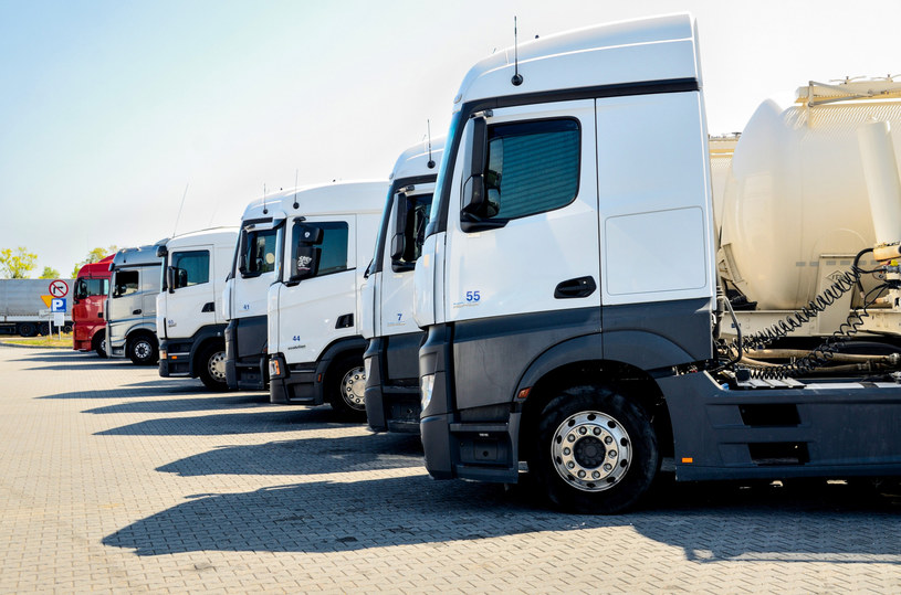 Według NIK, yransport nie może opierać się tylko na samochodach ciężarowych /Bartłomiej Magierowski /East News