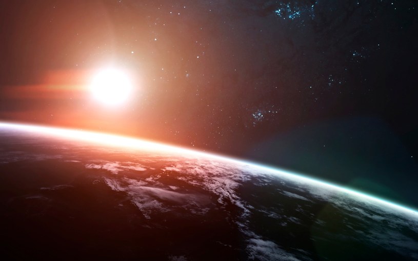 Według nowych badań za powstanie życia na Ziemi mogą odpowiadać rozbłyski słoneczne /123RF/PICSEL