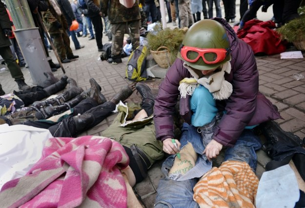 Według opozycji wczoraj w starciach w Kijowie zginęło ok. 100 osób /LASZLO BELICZAY /PAP/EPA