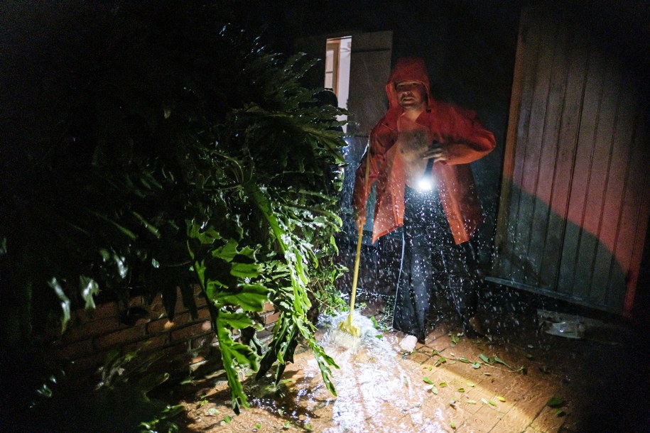 Według przewidywań w Luizjanie może spaść od pół metra do 60 cm deszczu co spowoduje dalsze szkody /DAN ANDERSON  /PAP/EPA