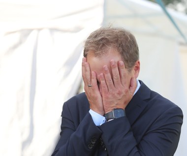 Według relacji portalu Zyciepabianic.pl organizator imprezy, lider pabianickiego KOD-u Janusz Nagiecki, stwierdził, że spotkanie z prezydentem to "wisienka na torcie" wszystkich spotkań „Latającego Uniwersytetu KD” organizowanych w Pabianicach. Macieja Stuhra nazwał zaś "perłą polskiego aktorstwa", wprowadzając aktora w niemałe zakłopotanie.