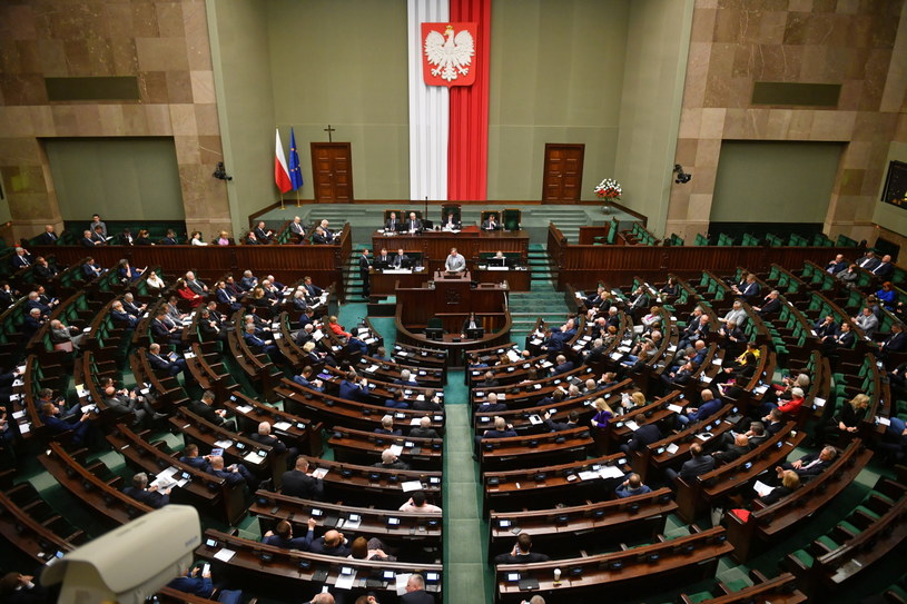 Według sondażu, chęć udziału w wyborach zgłosiło 68 proc. badanych /PAP/Radek Pietruszka    /PAP