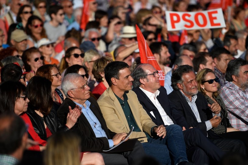 Według sondażu firmy GAD3 dla gazety "ABC" - Hiszpańska Socjalistyczna Partia Robotnicza (PSOE) wygrywa wybory do PE /PIERRE-PHILIPPE MARCOU /AFP