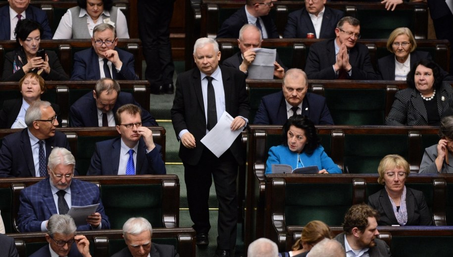 Według sondażu PiS mógłby liczyć na 41,1 proc. poparcia / 	Jakub Kamiński    /PAP