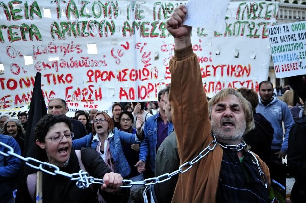 Według sondaży 55 procent Greków akceptuje drastyczne cięcia budżetowe /AFP