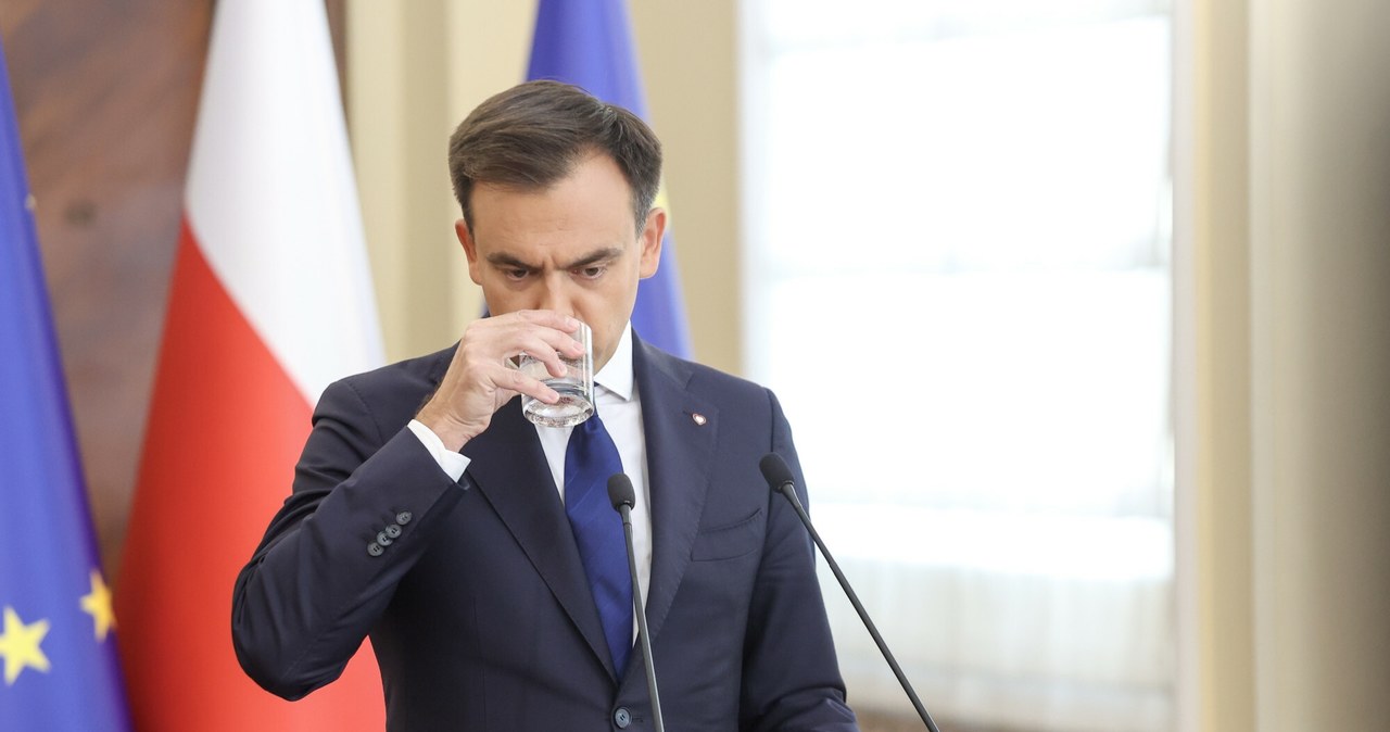 Według szacunków ekonomistów ponad 300 mld zł może w 2026 r. wynieść deficyt budżetu państwa /Tomasz Jastrzebowski /Reporter