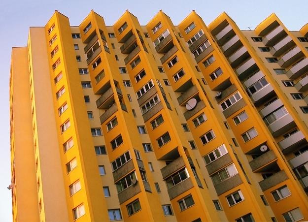 Według szacunków około 10 -12 milionów Polaków żyje w "domach z betonu" /&copy; Panthermedia