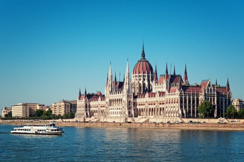 Według szacunków portalu gospodarczego Portfolio z połowy zeszłego roku około 600 tys. Węgrów wyemigrowało do innych państw UE /fazon /123RF/PICSEL