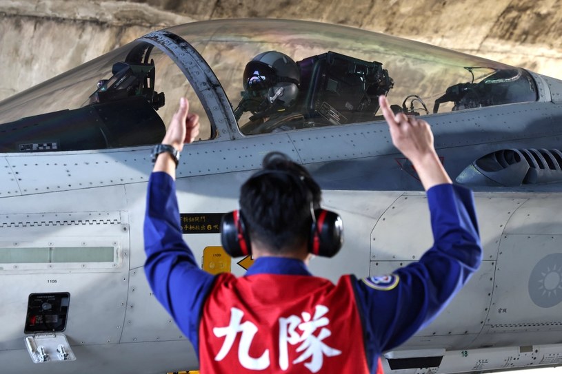 Według wycieku danych Pentagonu tajwańscy wojskowi mają szczególnie bać się strat samolotów w pierwszej fazie ataków /ANN WANG / Reuters /© 2023 Reuters