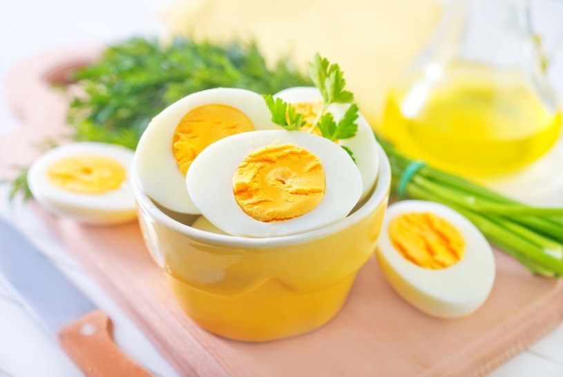 Według zaleceń Światowej Organizacji Zdrowia nie należy spożywać więcej niż 10 jaj tygodniowo /123RF/PICSEL