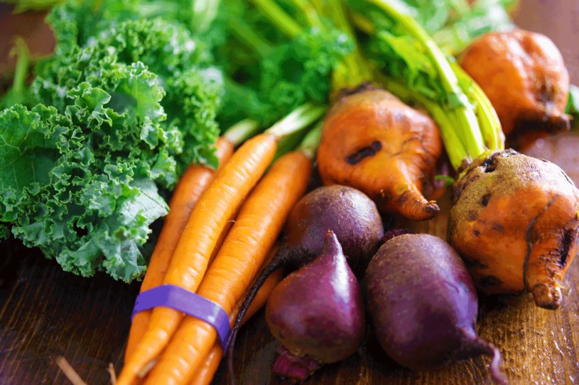 Według zasad zdrowego żywienia, każdy powinien zjeść 5 porcji warzyw w ciągu dnia /123RF/PICSEL