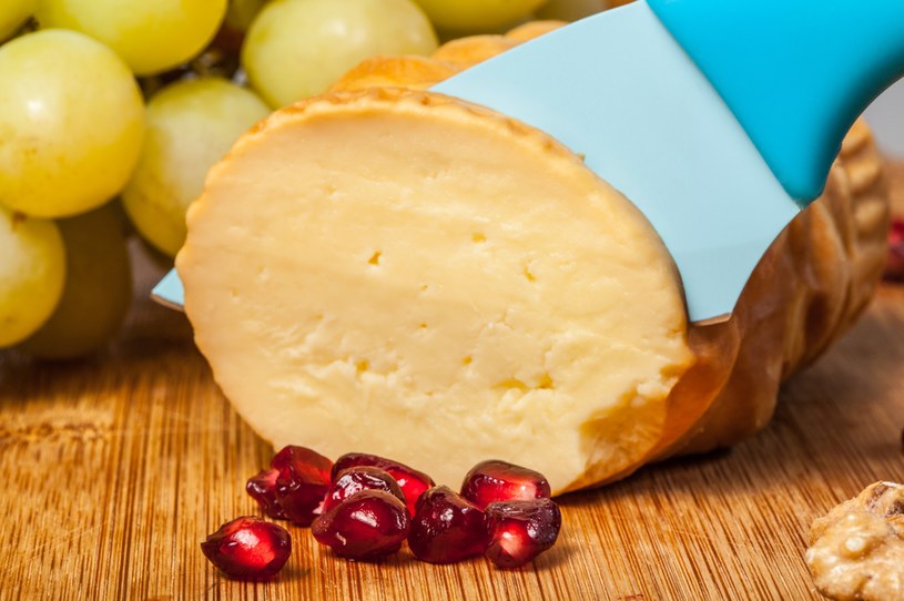 Wędzony ser ma niepowtarzalny smak /123RF/PICSEL