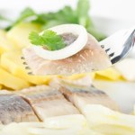 Wędzony, solony czy w occie. Jaki śledź jest najzdrowszy?