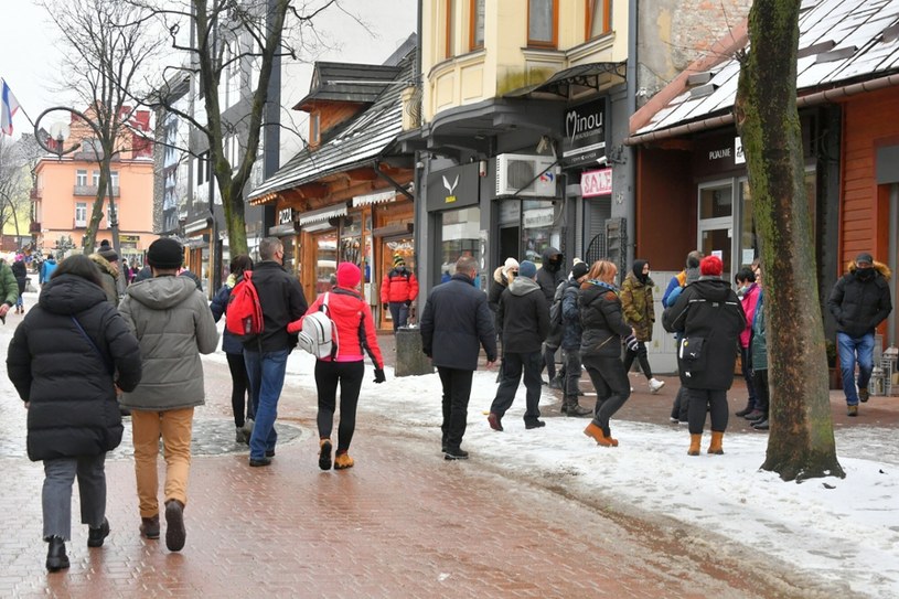 Weekend na Krupówkach minął spokojniej, niż w poprzednich tygodniach /Fot. Pawel Murzyn /East News