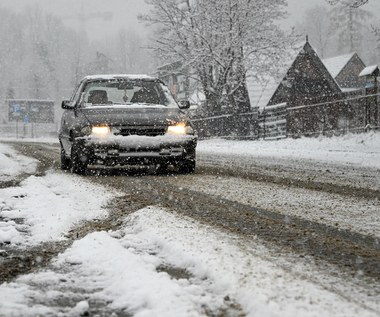 Weekend pochmurny i chłodny. Kierowcy muszą uważać na marznące opady i śnieg