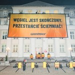 "Węgiel jest skończony". Akcja Greenpeace Polska przy siedzibie resortu