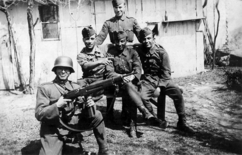 Węgierscy żołnierze w Karpatach w 1944 roku /Wikimedia Commons – repozytorium wolnych zasobów /INTERIA.PL/materiały prasowe