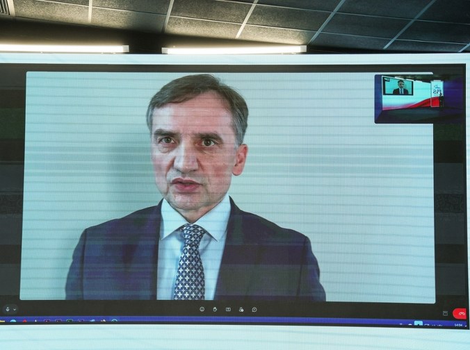 Węgierski azyl dla Ziobry. Komisja Europejska umywa ręce?