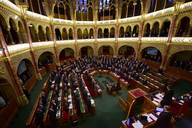 Węgierski parlament zniósł zakaz handlu w niedzielę /AFP