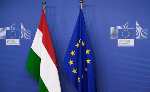 Węgierski plan SAFE do unijnej zamrażarki. KE poczeka na wynik wyborów?